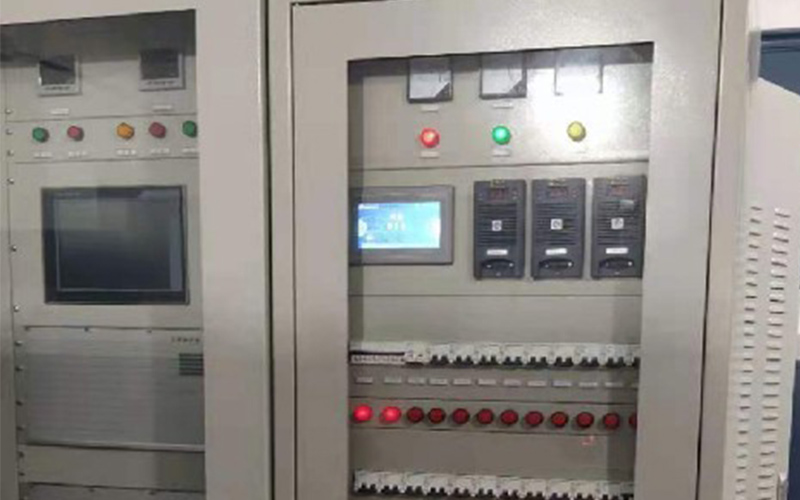 山東鋼鐵萊蕪分公司棒材廠中區(qū)水壓機高壓泵站直流屏，充饋電一體屏